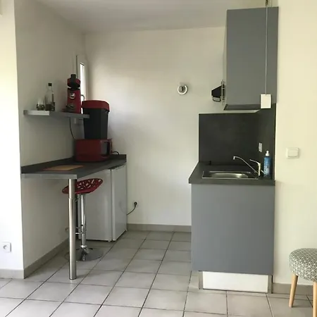 Daire Carabacel Studio Wifi 2pax Diogo